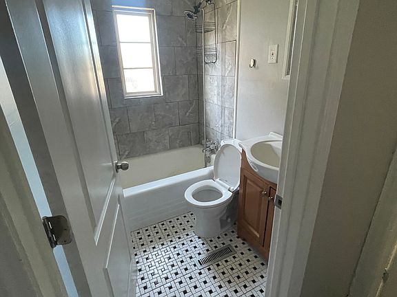 4th image of 226 N 6th St #B