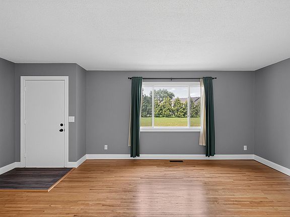 4th image of 16124 Foliage Ave W