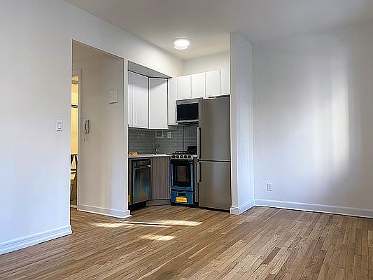 1st image of 32 Downing St APT 1D