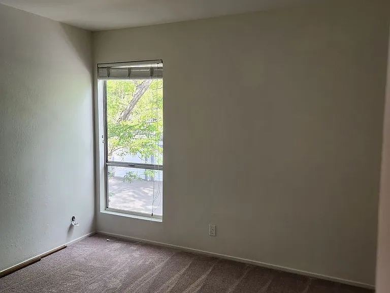 1700 Mission Blvd — Photo 16
