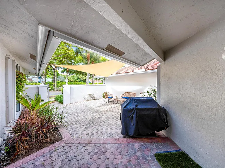 4117 W Palm Aire Dr #B2 — Photo 22