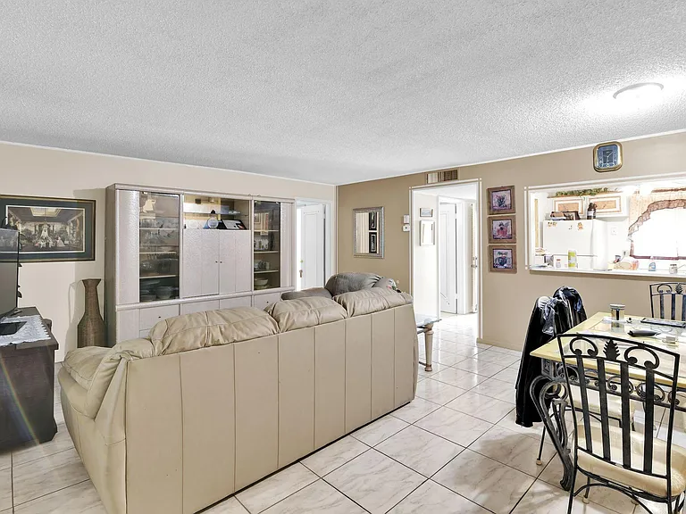 711 Lori Dr #204 — Photo 6