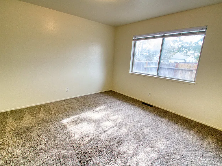 360 Jill Ct — Photo 6