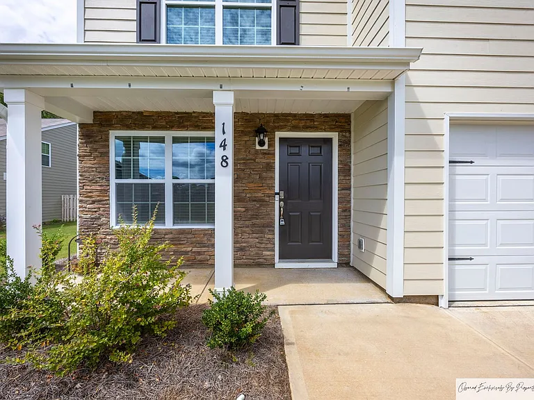 148 Rushton Dr — Photo 2