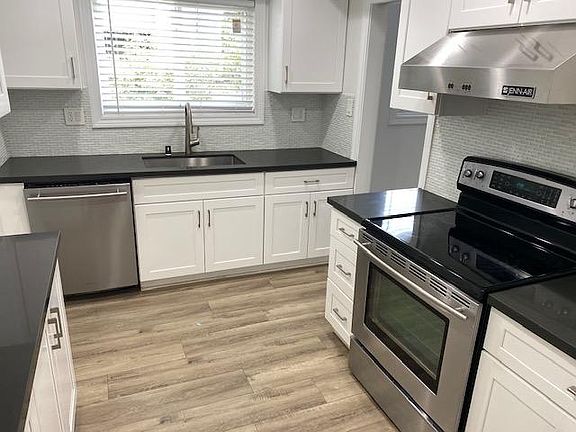 5th image of 1525 N Hayworth Ave APT 105