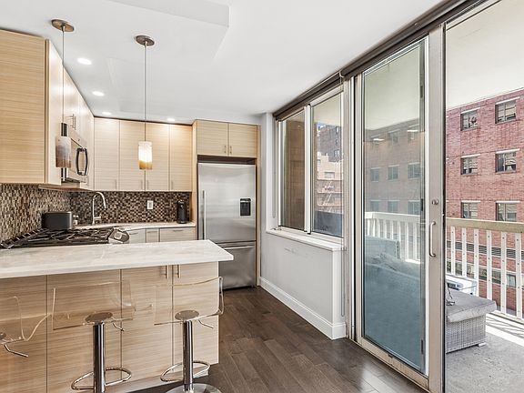 3rd image of 50 Lexington Ave Frnt 5
