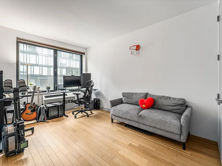 2145 44th Dr #2G — Photo 8