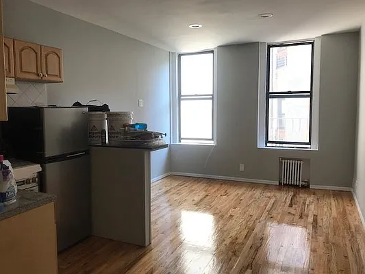 Rented by Salon Realty Corp | media 15