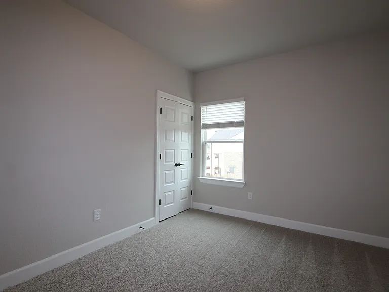 Upstairs bedroom (1)