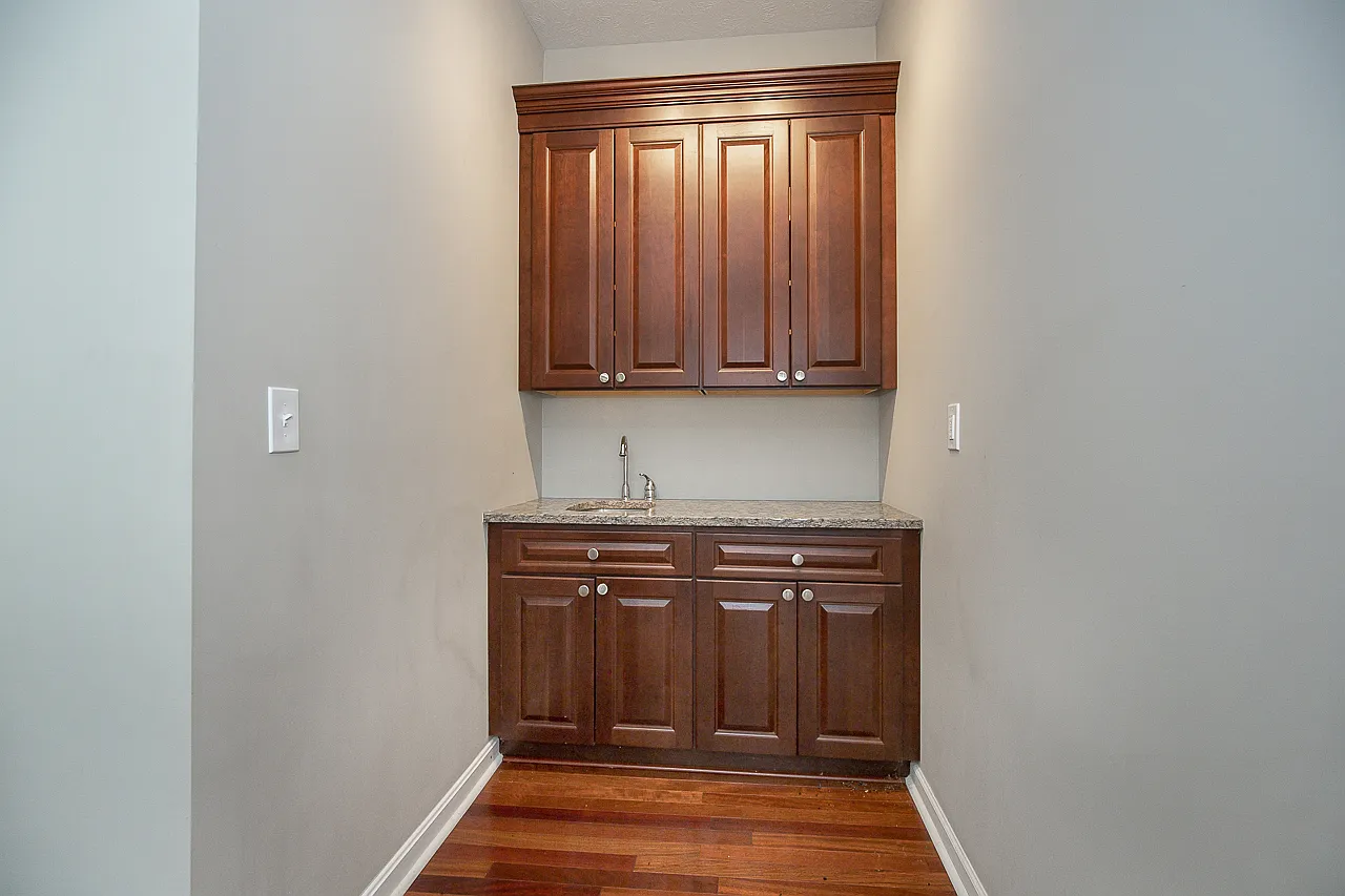3 bed, 2.5 bath, 2462 sqft, $3,250 — Photo 4