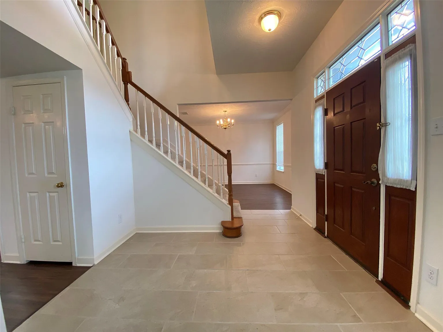 4 bed, 2.5 bath, 2540 sqft, $2,595 — Photo 4