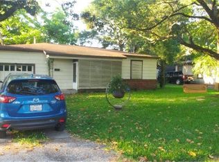 2810 N Houston Dr, La Marque, TX 77568