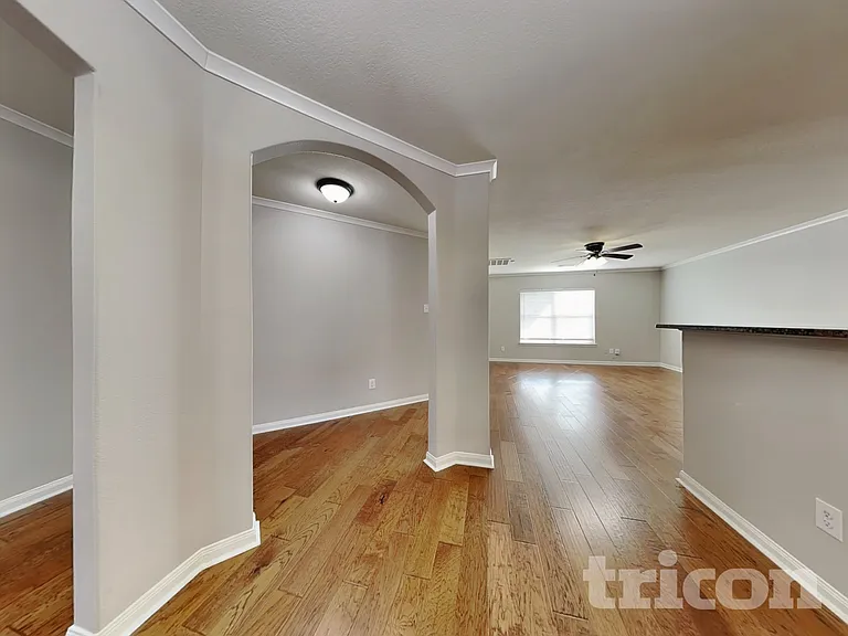 22719 Klingamans Way — Photo 3