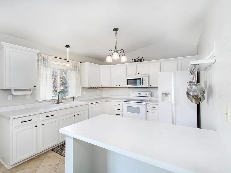 231 50th Avenue Pl — Photo 3