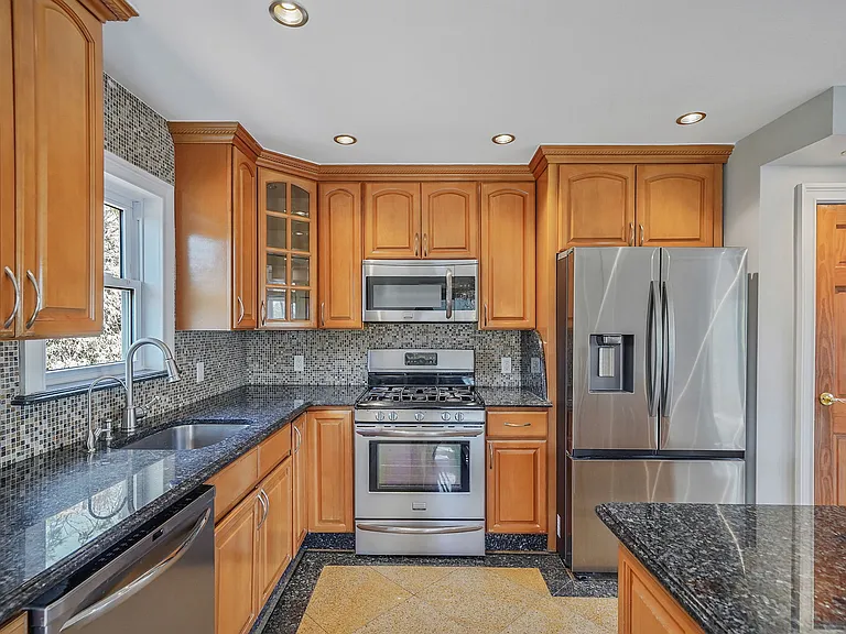 1072 Hicksville Rd — Photo 5
