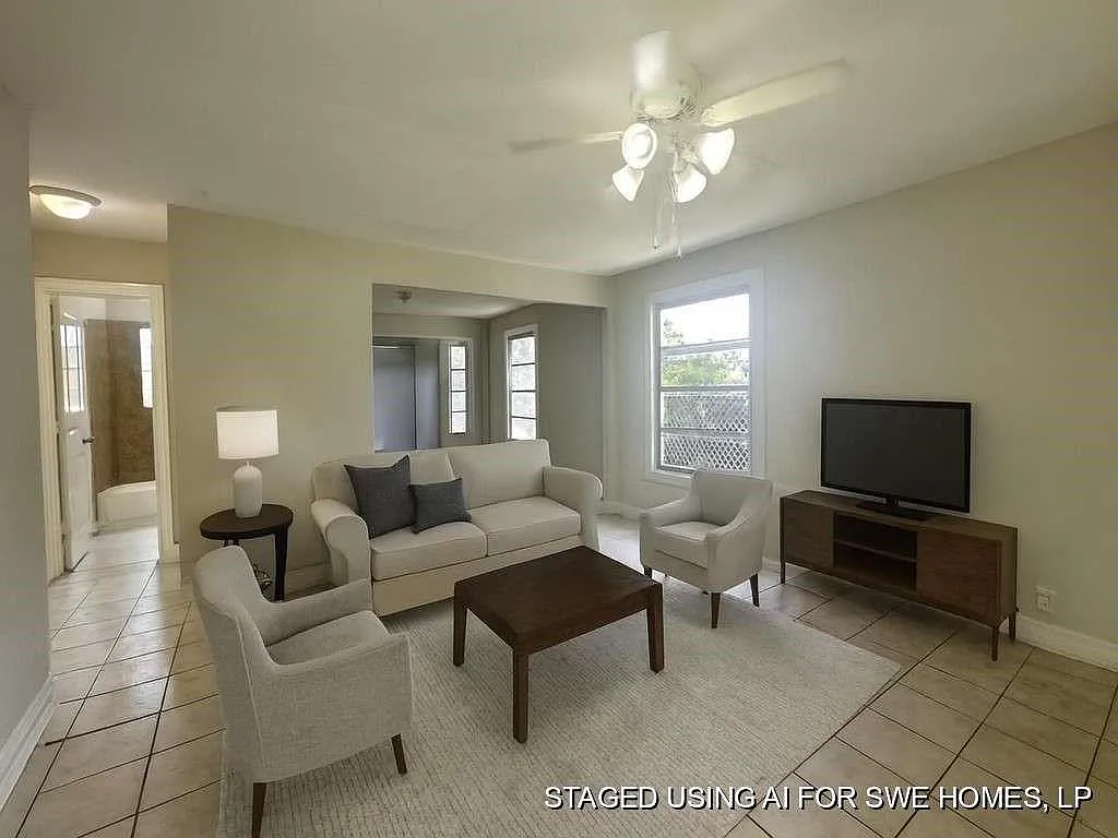 4 bed, 1.0 bath, 942 sqft, $1,699 — Photo 4