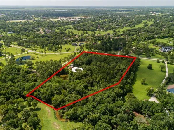 15 Windsong Ln, Friendswood, TX 77546