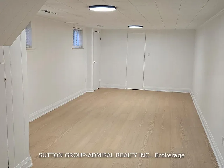 19 Tobruk Cres #BASEMENT — Photo 4