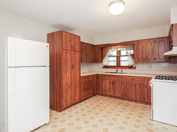 4th image of 4137 Foskett Rd