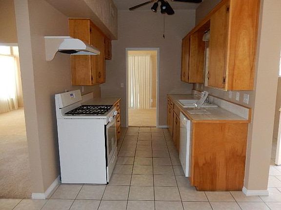 4th image of 825 S 1st Ave