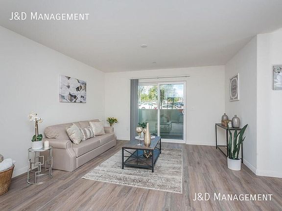5th image of 7484 Mesa College Dr #303