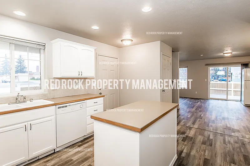 3 bed, 2.5 bath, 1412 sqft, $2,000 — Photo 4