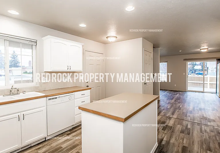 1603 N Drummond St — Photo 1