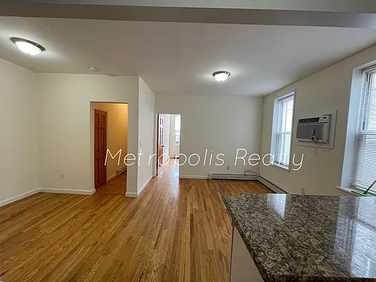 Rented by Metropolis International Realty Inc. | media 5