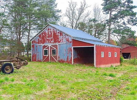4th image of 5273 Canterbury Dr