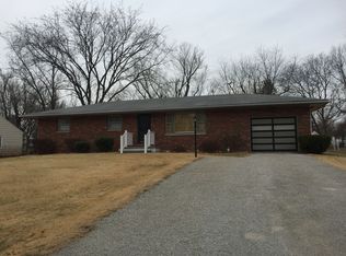 5674 E Milspring Cir, Godfrey, IL 62035