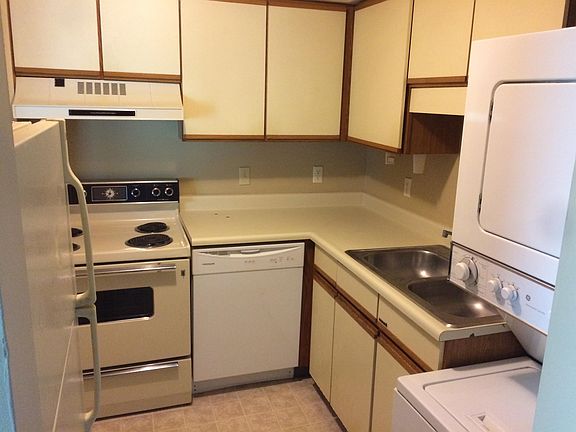 3rd image of 1656 Foxhaven Dr #62