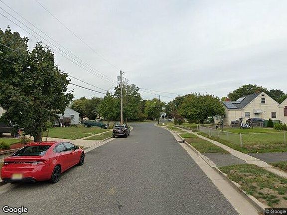 Exterior Neighborhood (street photo)
