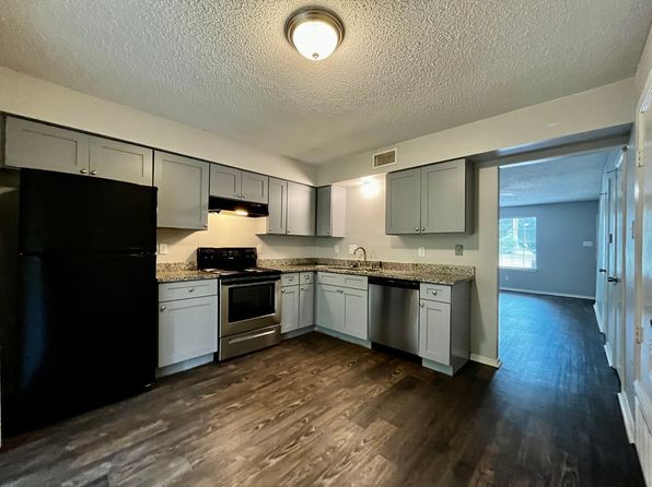 15 Powhattan Dr APT F