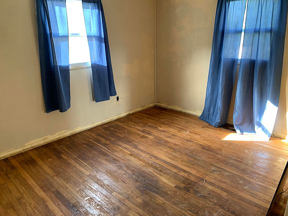 4th image of 209 Highlawn Park Ave