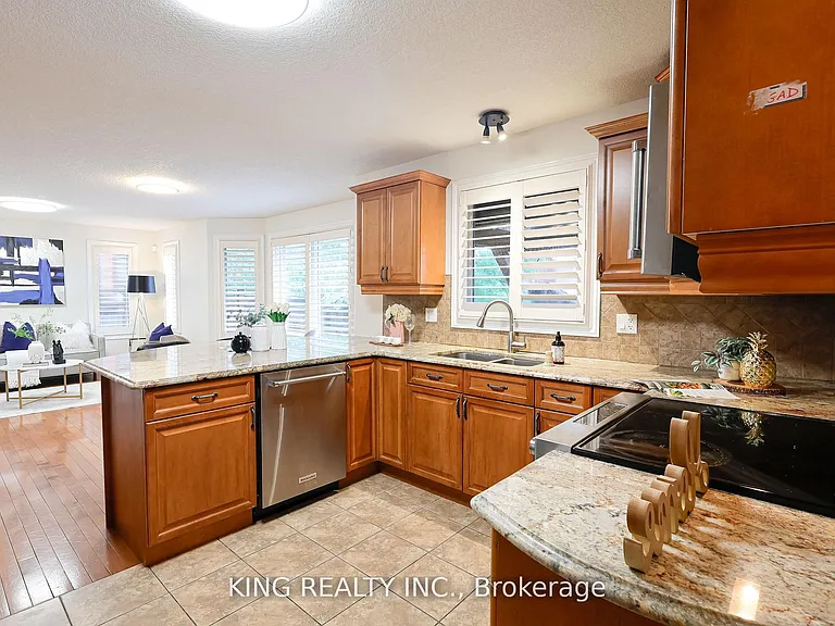 1223 Coronation Dr — Photo 12