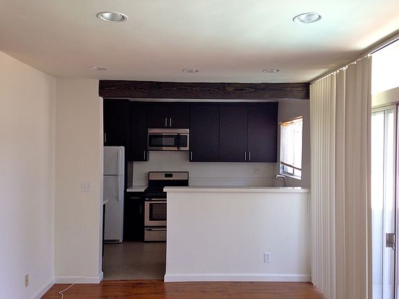 3rd image of 1253 N Hayworth Ave APT 210