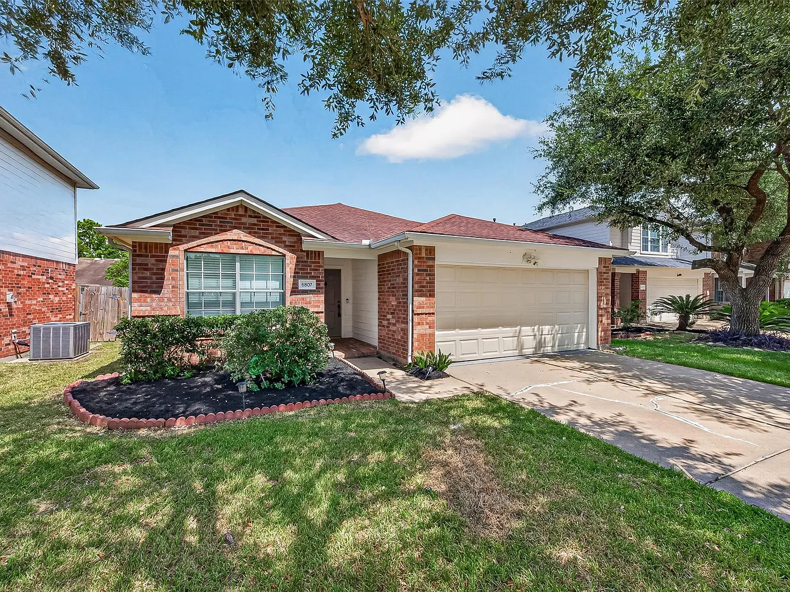 3 bed, 2.0 bath, 1717 sqft, $2,000 — Photo 3