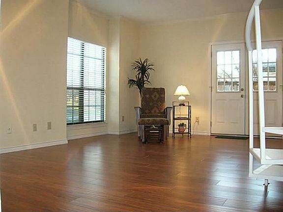 3rd image of 5701 Gaston Ave APT 1