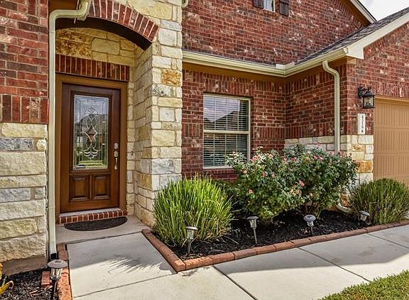 2nd image of 4319 Woodledge Pl