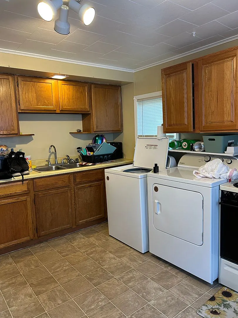 35 Lawrence St — Photo 1