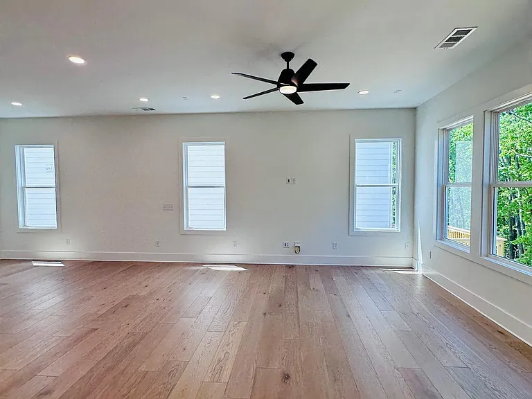 1225 Westshore Dr #R — Photo 11