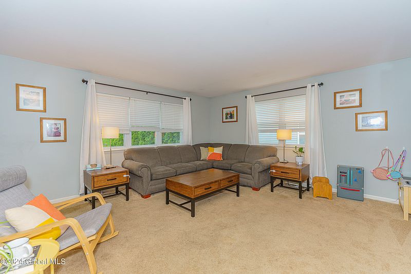 3rd image of 4 Weathercrest Drive