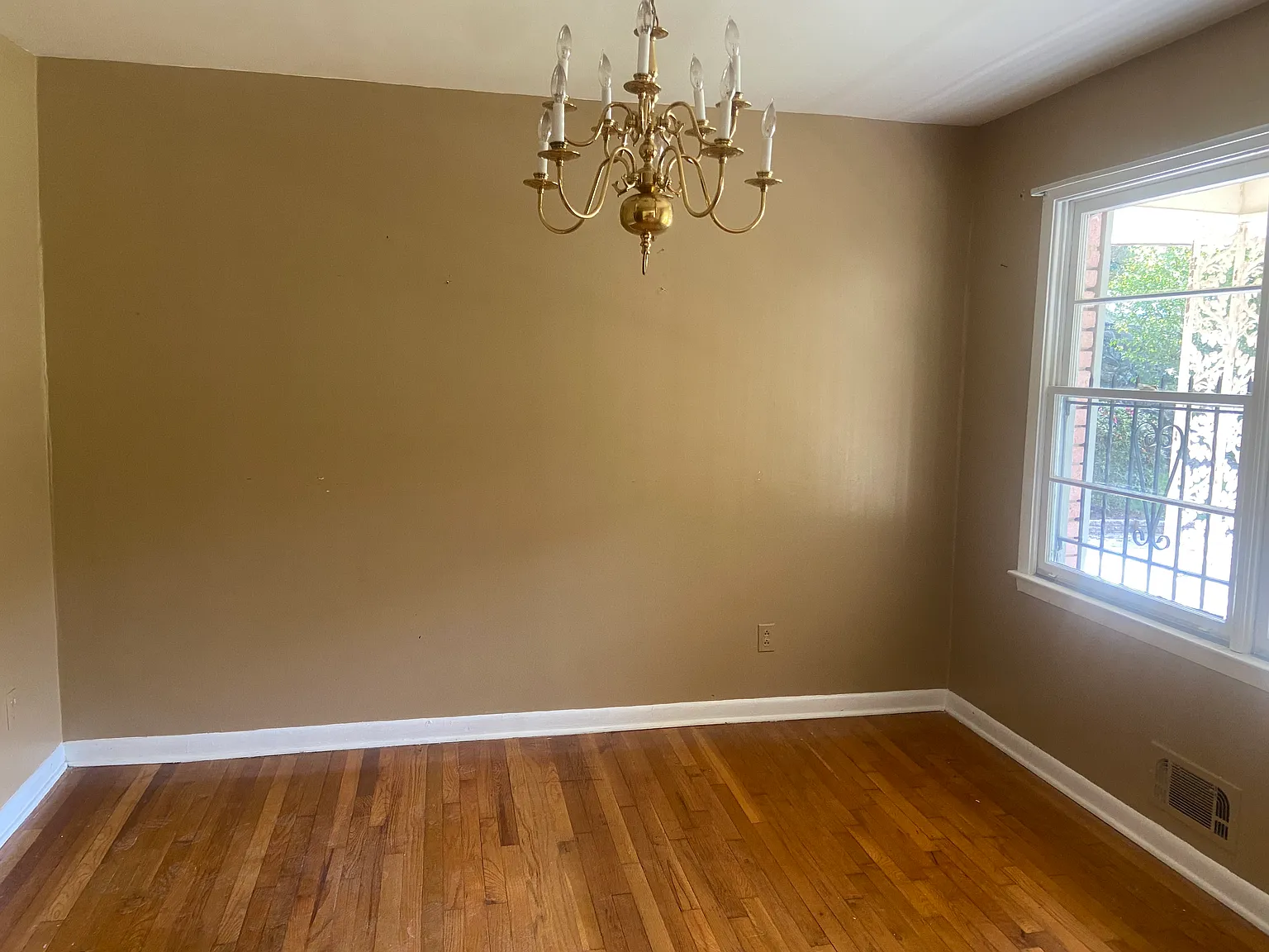 304 Peyton Pl SW — Photo 3