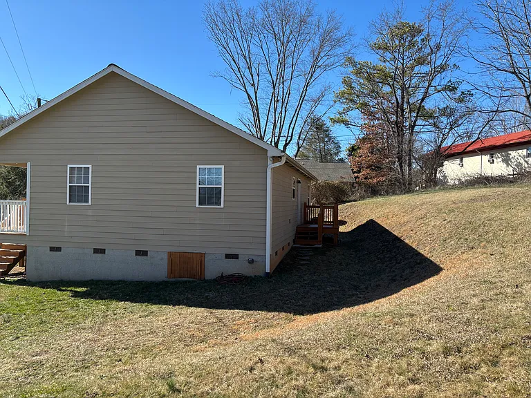 32 Indian Branch Rd — Photo 3