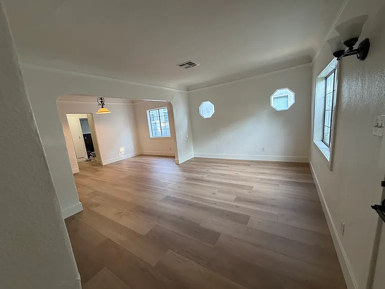 200 Westmont Dr — Photo 3