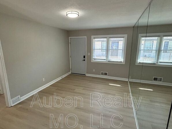 3143 Puckett Rd, Kansas City, KS