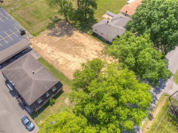 3031 Green Acres Dr, Youngstown, OH 44505