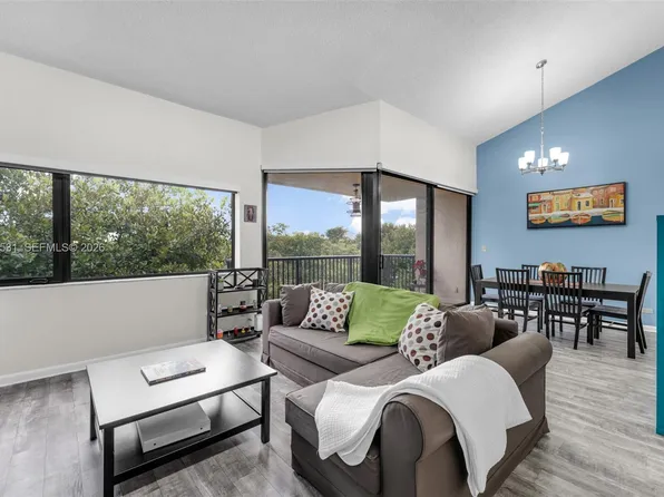 6701 SW 116th Ct APT 406, Miami, FL 33173