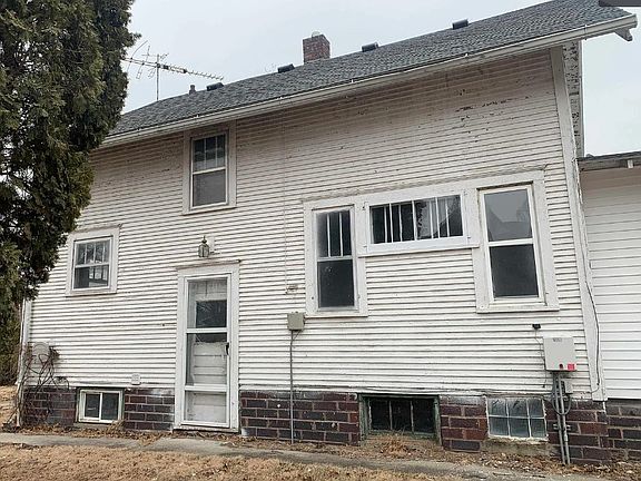 3rd image of 206 3rd St