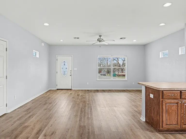 1124 N Penelope St — Photo 9